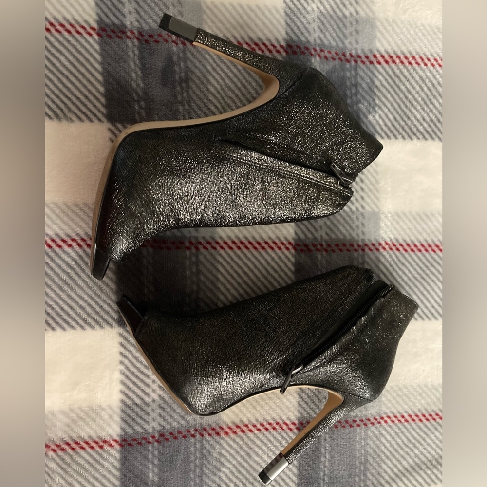 Guess  Beautiful Metallic Black Booties Open Toe 7 1/2 Stiletto Heels